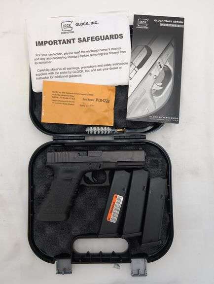 GLOCK MODEL 22 .40 CAL Semi Automatic SN# PDH224 3" BARREL 3-15 ROUND MAGAZINES image
