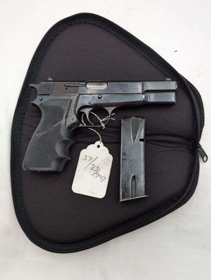 BELGIUM BROWNING HIGH POWER 9MM Semi Automatic SN# 245PT15571 BUILT IN 1963 1 MAGAZINE image