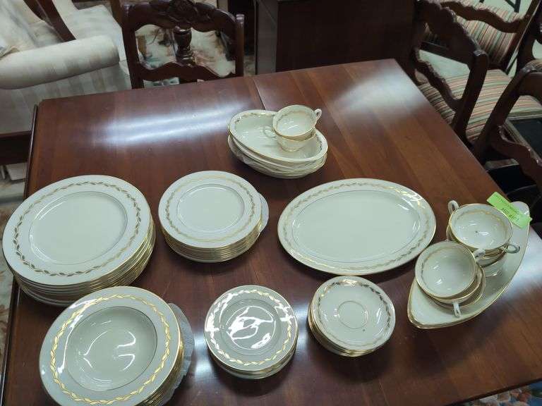 Lenox Golden Wreath China, Service for 10+ Serving Pieces image