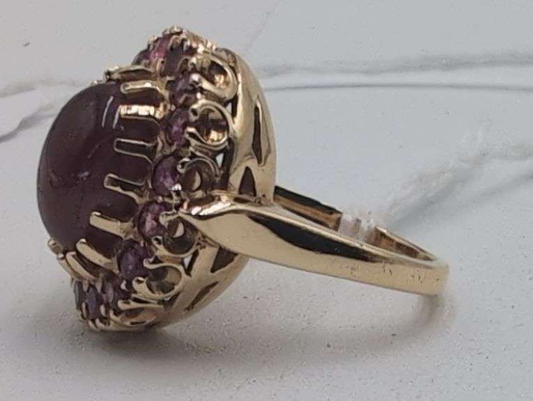 14k yellow gold and garnet ring image
