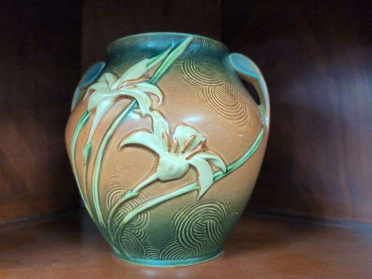 Roseville Zephyr Lilly 8" Vase image