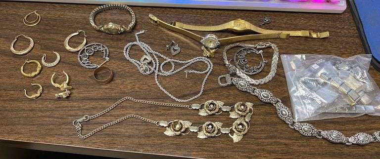 costume jewelry and earrings lot image