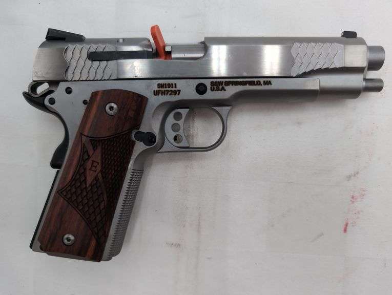 SMITH AND WESSON 1911 E SERIES .45 AUTO SEMI AUTOMATIC PISTOL SN# UFH7297 2 MAGAZINES, 3 GRIPS 2 MAGAZINES image