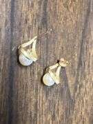 14k yellow gold and pearl earrings 1.52 DWT