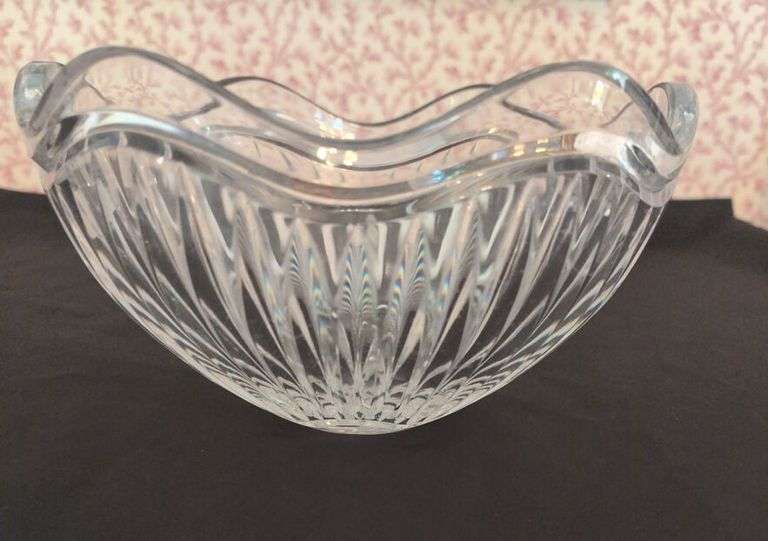Crystal Glass Bowl with Scalloped Edge image
