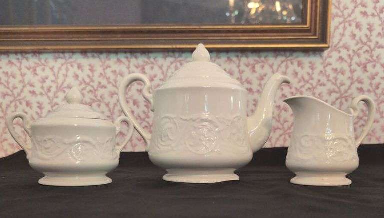 Wedgwood "Etruria Barlaston" Patrician Tea Set And Glassware image