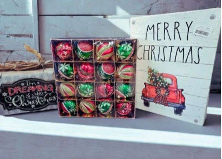 Christmas Wall Decor and Ornament Set