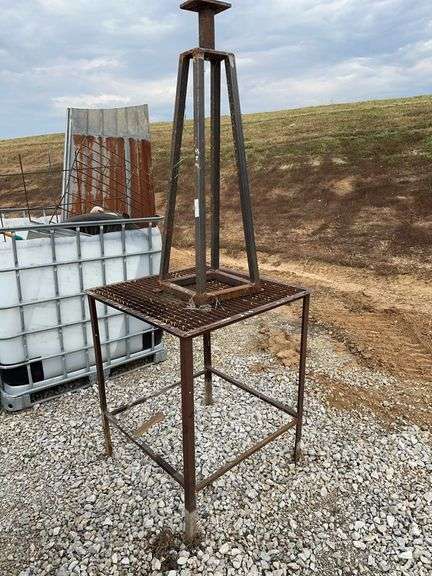 Metal Stand with Support Structure image