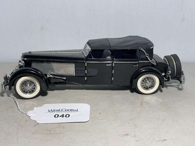 1940 Duesenberg Franklin Mint Precision Model Diecast Car - 1:24 Scale