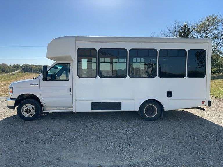 2019 Ford E350 Shuttle Bus image