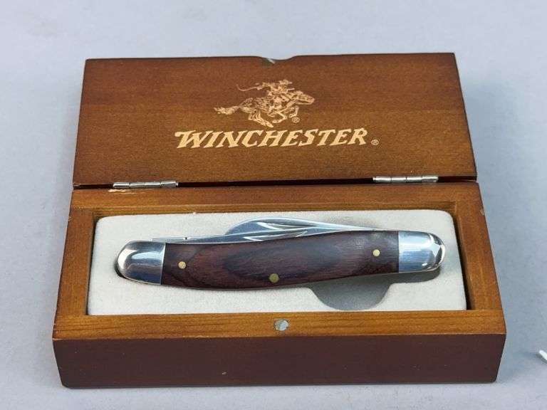 Winchester Three-Blade Pocket Knife in Presentation Box image