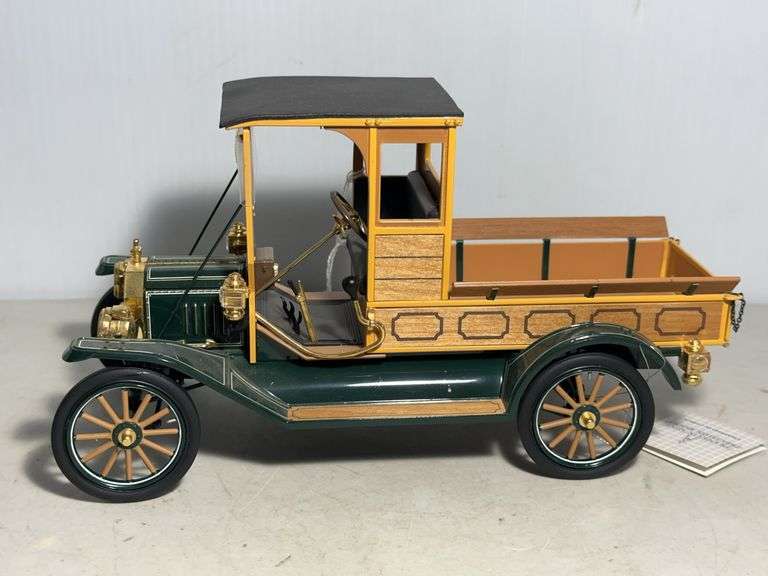 Franklin Mint 1913 Ford Model T Pickup - 1:16 Scale Diecast