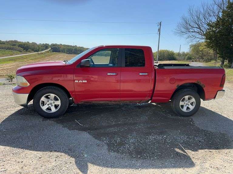 2010 Dodge Ram 1500 SLT 4x4 Crew Cab Pickup Truck image