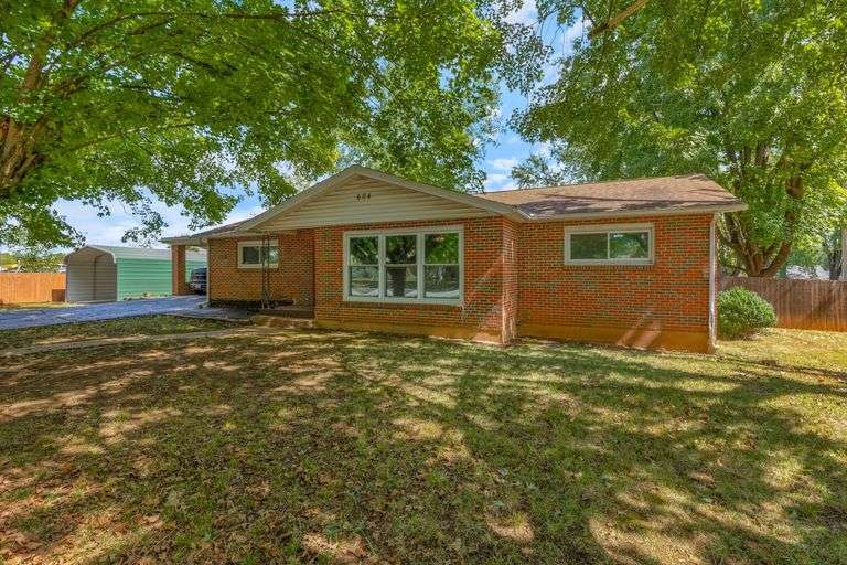 604 N A St Farmington MO 63640 image