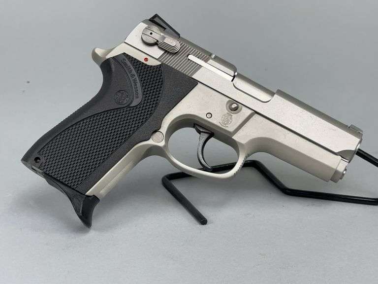 Smith & Wesson Model 6906 9mm Handgun image