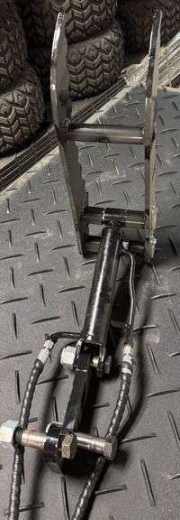 IRETIC Hydraulic Thumb Clamp - Model IRETIC image