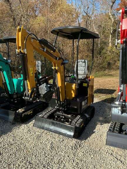 H 12 R mini excavator image