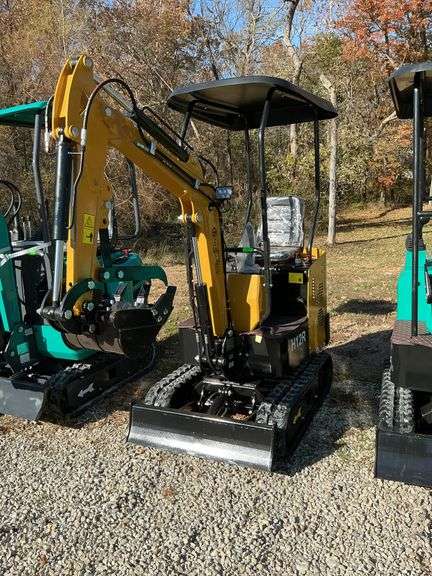 H 12 R mini excavator image