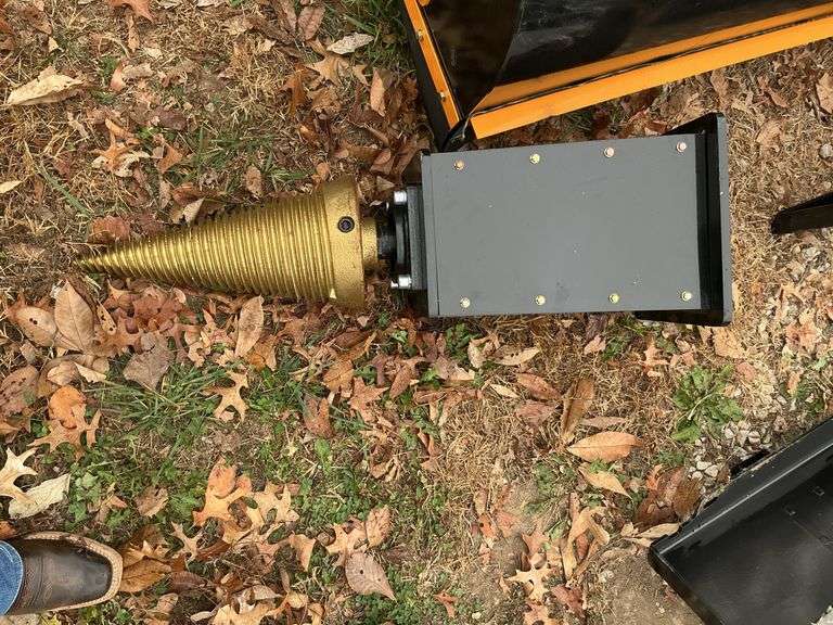 Skid steer non-connected wood splitter image