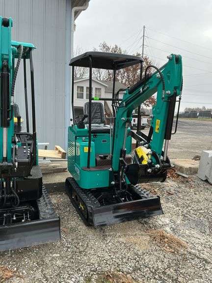H15R mini excavator image