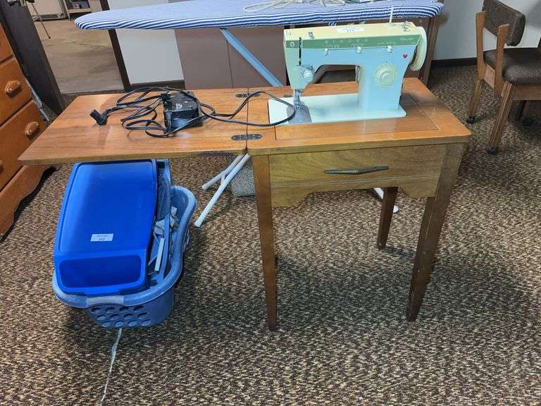 Singer Fashion Mate Sewing Machine with Cabinet image