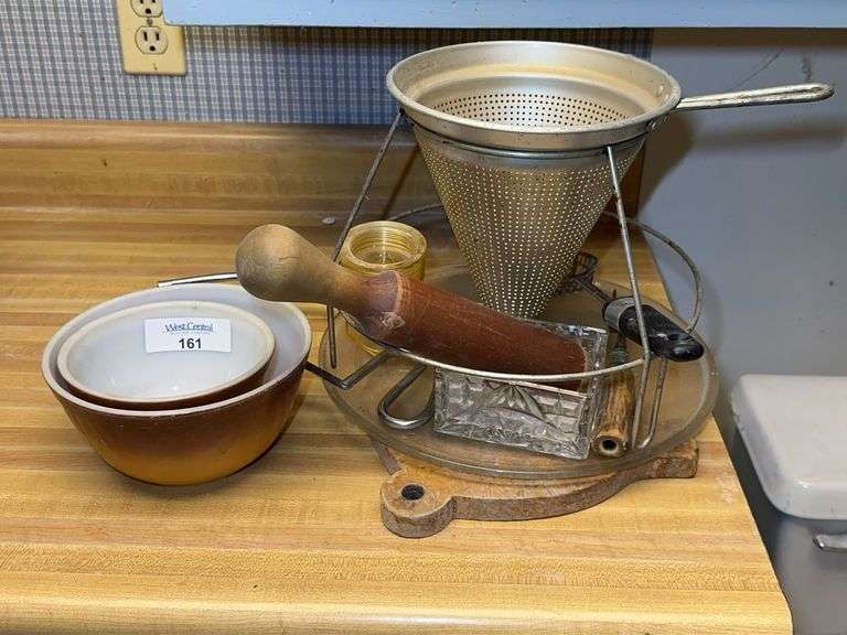Kitchen Utensils and Pyrex Bowl Set image