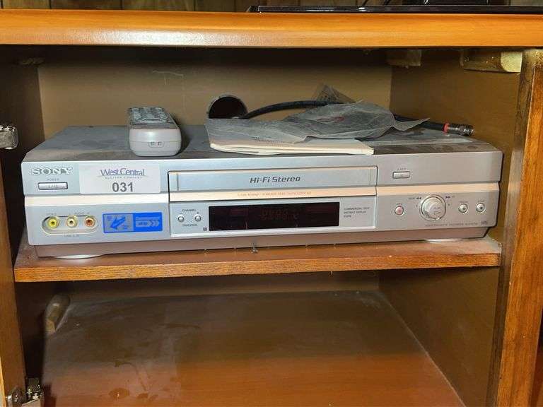 Sony SLV-N750 Hi-Fi Stereo VCR with Remote image