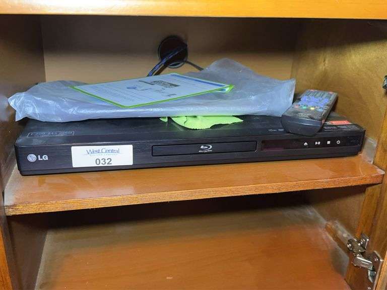 LG Network Blu-Ray Disc Player BD650 with Remote image