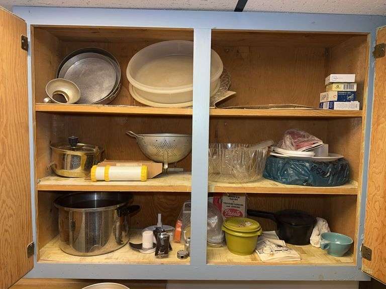 Mixed Kitchenware Lot: Pots, Pans, Bowls, Colander, and Accessories image