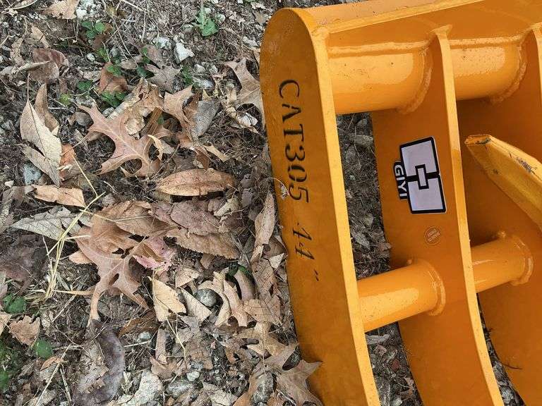 CAT 305 44” Rake Attachment  Rake only  Root Ripper Lot 1043 image