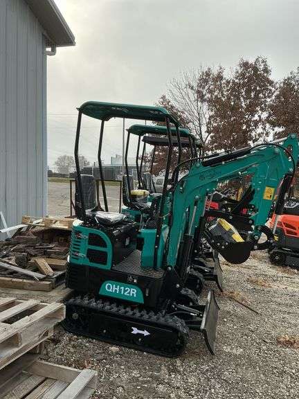 QH12R mini excavator image