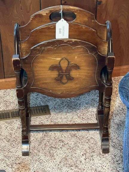 Wooden Magazine Rack with Fleur-de-Lis Design image
