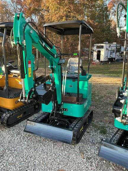 H 15 R mini excavator image