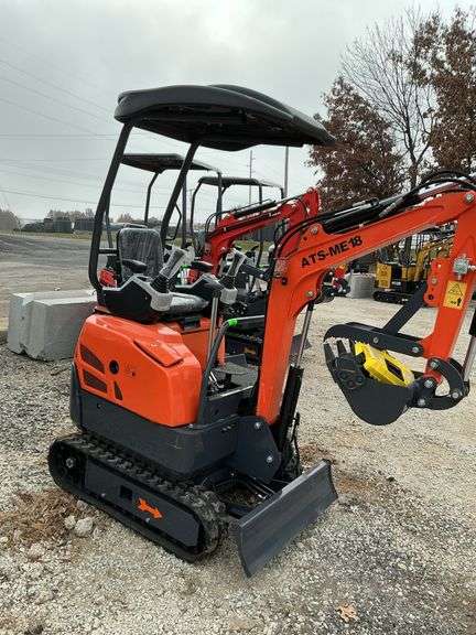 ATF-ME18 Mini excavator image