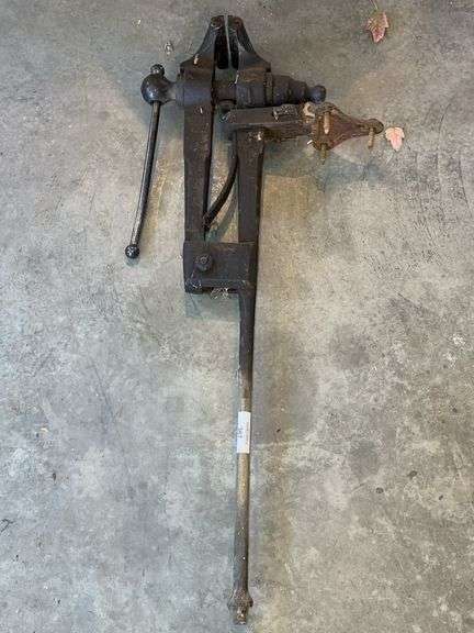 Standing Post Vise image