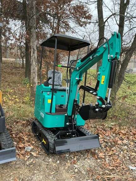 H15R mini excavator image