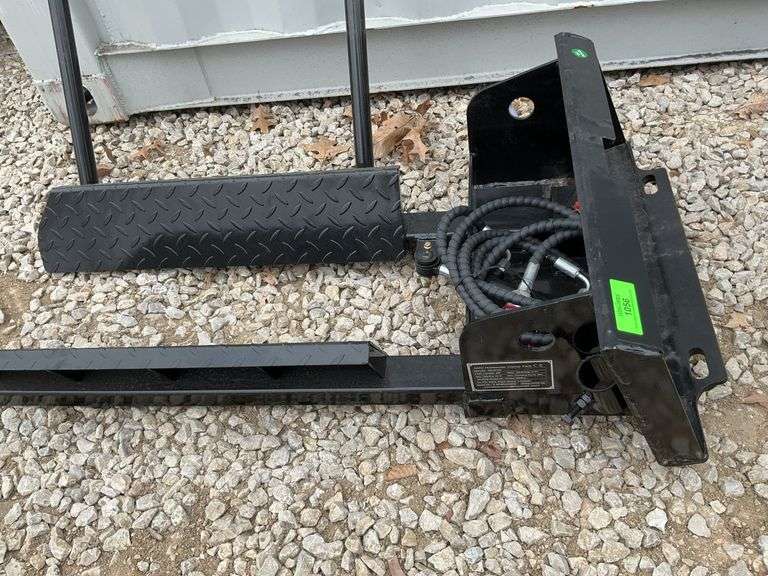 Mini skid steer mini horizontal clamp fork image