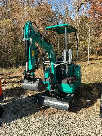 QK 16 Z mini excavator image
