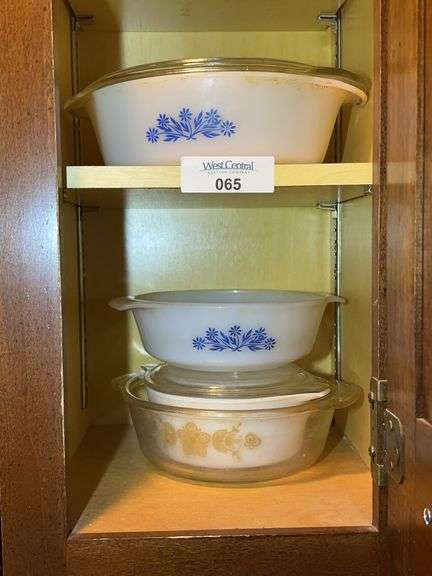 Pyrex Nesting Bowl Set with Lids image