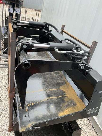 Skid steer bucket grapple image