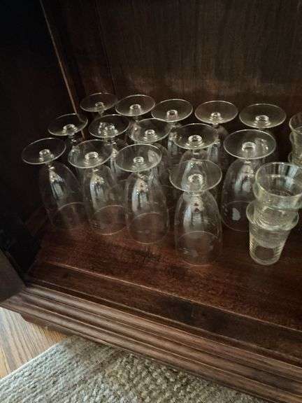 ￼ Glasses, and serving bowl image