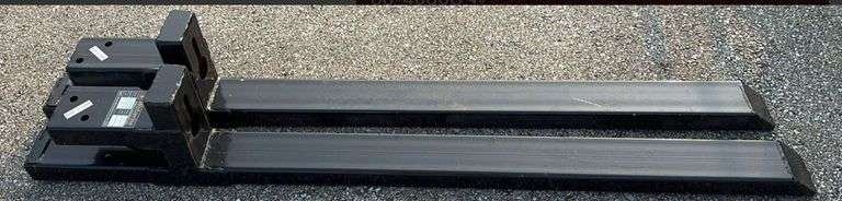 Non-adjustable clip-on pallet fork image