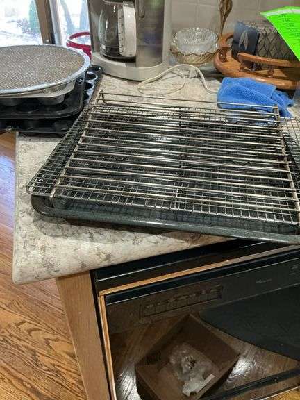 Broiler Pans, Racks, and Baking Pans image