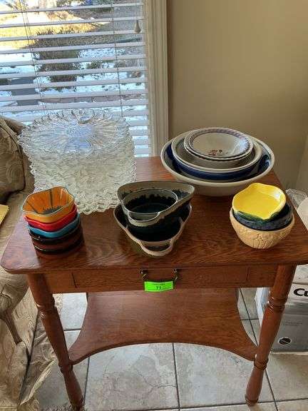 Plates and bowls image