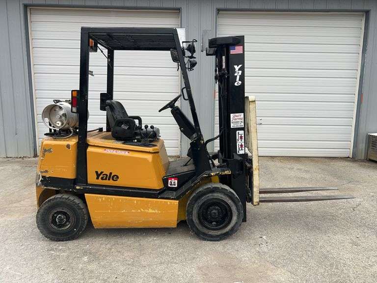 2004 Yale Forklift - good working order, side shift, 3668 hrs. image