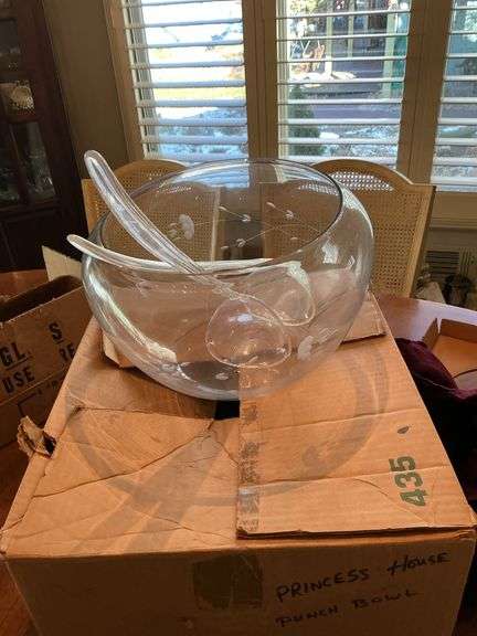 Punchbowl and glasses image