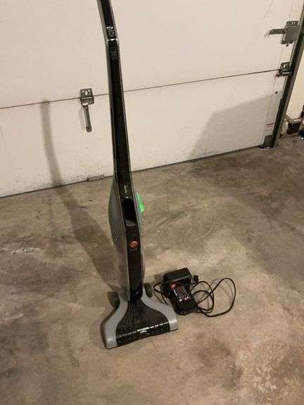 Hoover Linx Cordless Stick Vacuum with Charger image