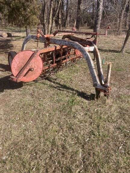 Side delivery belt drive rake - West Central Auction Company