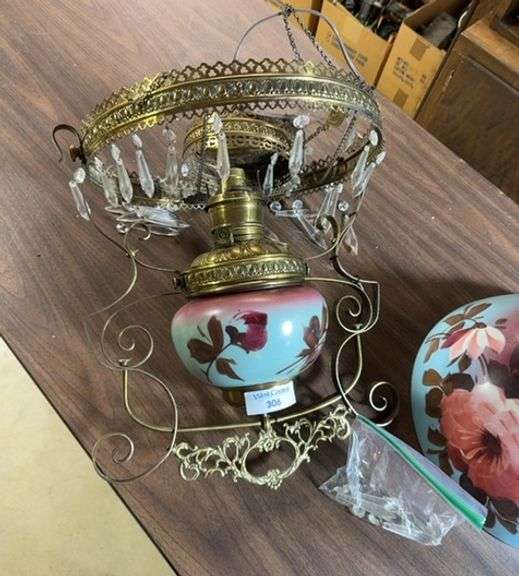 Aladdin Lamp with Decorated Shade and Clear Chimney
