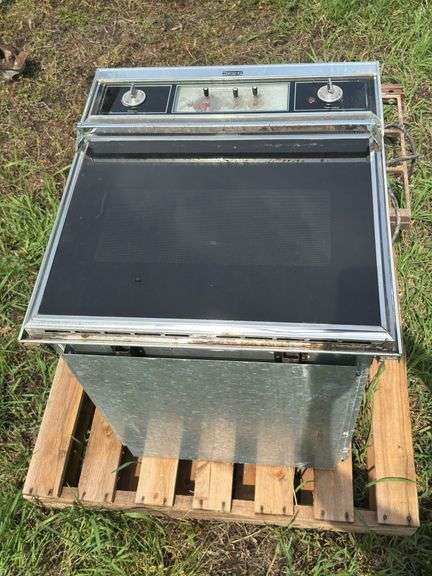 Roper Cooktop and Montgomery Ward Table Saw